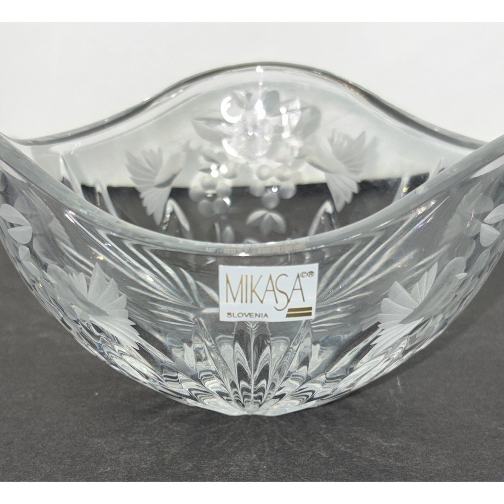 Mikasa Clear Crystal Beautiful Scalloped Hummingbird Bowl 6x3"